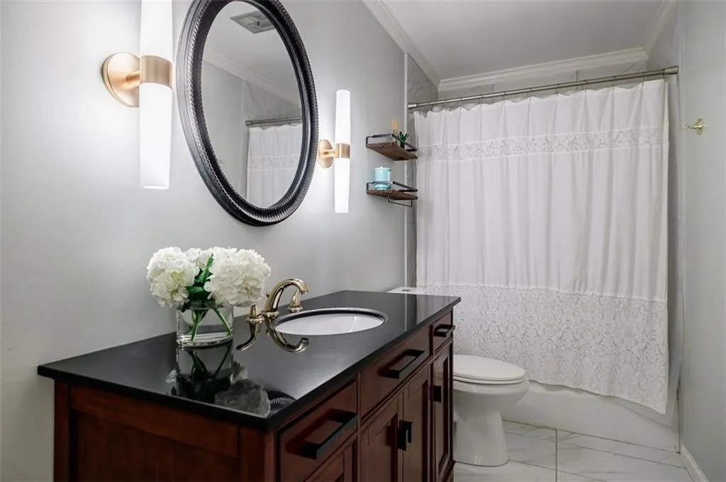 5400 Roswell Road Unit J5, Atlanta, Georgia 30342, 2 Bedrooms Bedrooms, ,2 BathroomsBathrooms,Residential,Sold,5400 Roswell Road Unit J5,7116601