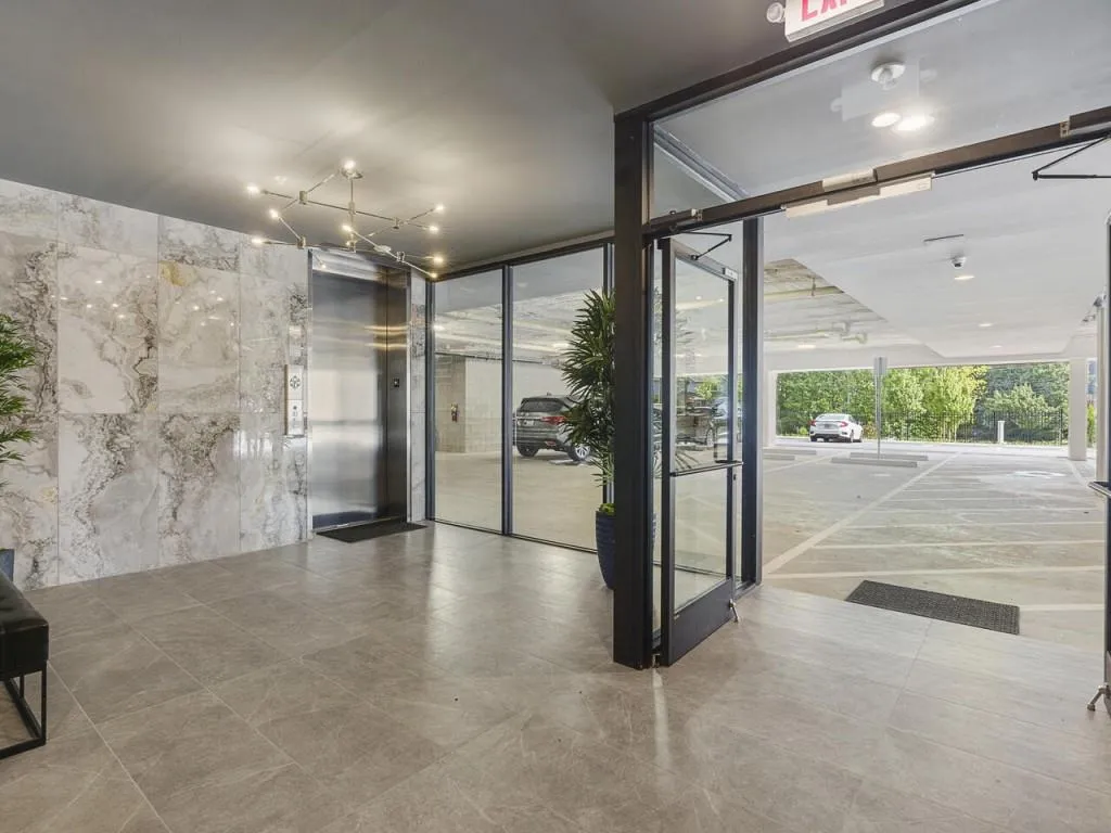 6890 Peachtree Dunwoody Road Unit 302, Sandy Springs, Georgia 30328, 2 Bedrooms Bedrooms, ,2 BathroomsBathrooms,Residential,Sold,6890 Peachtree Dunwoody Road Unit 302,6906549