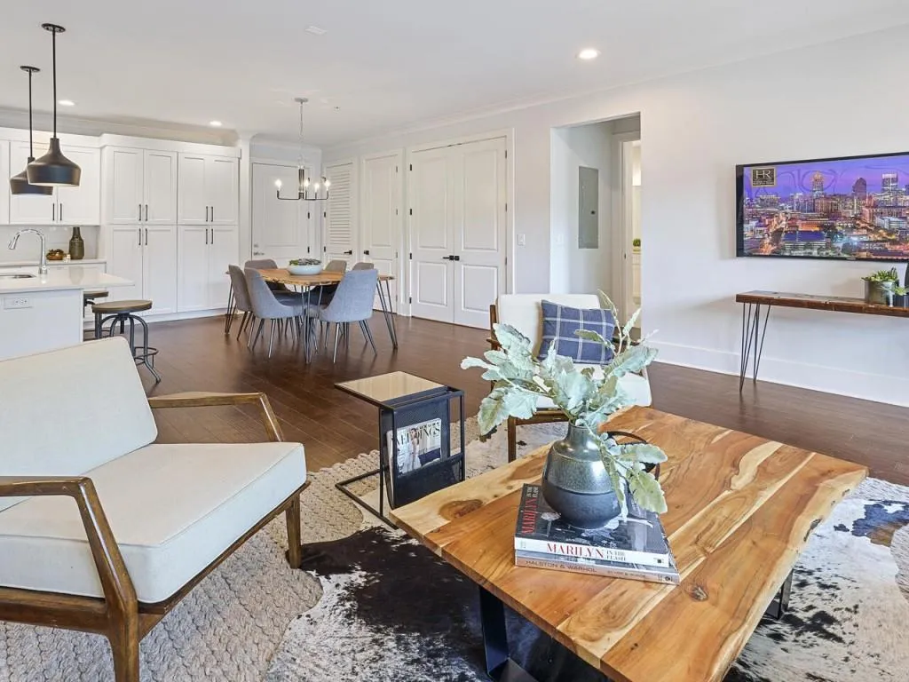 6890 Peachtree Dunwoody Road Unit 302, Sandy Springs, Georgia 30328, 2 Bedrooms Bedrooms, ,2 BathroomsBathrooms,Residential,Sold,6890 Peachtree Dunwoody Road Unit 302,6906549