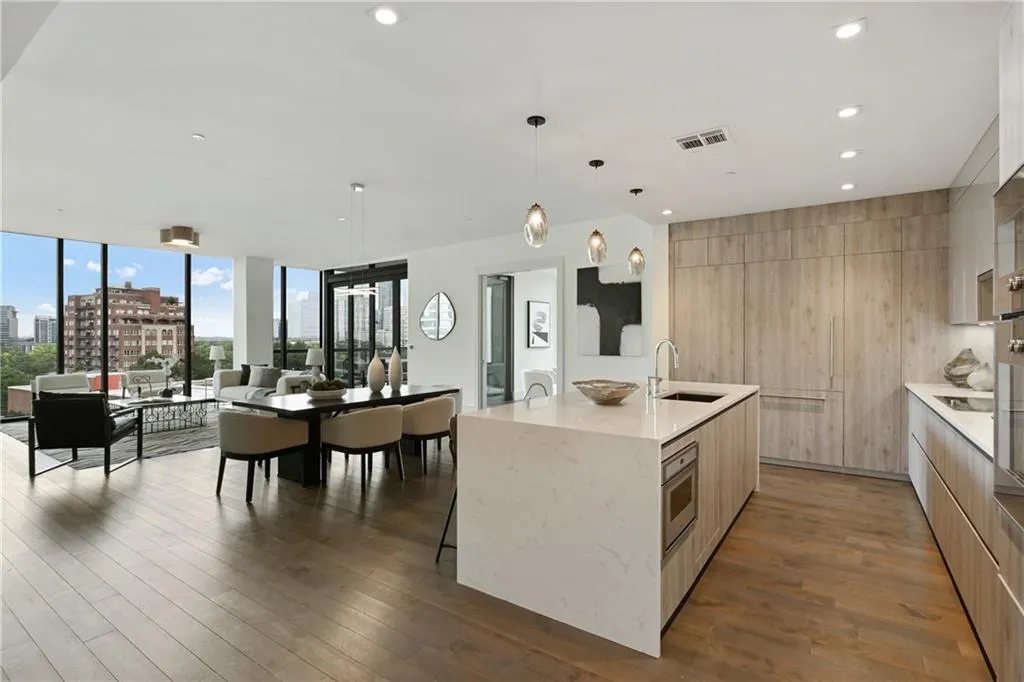 3107 Peachtree Road Ne Unit 1005, Atlanta, Georgia 30305, 2 Bedrooms Bedrooms, ,2 BathroomsBathrooms,Residential,For Sale,3107 Peachtree Road Ne Unit 1005,7580294
