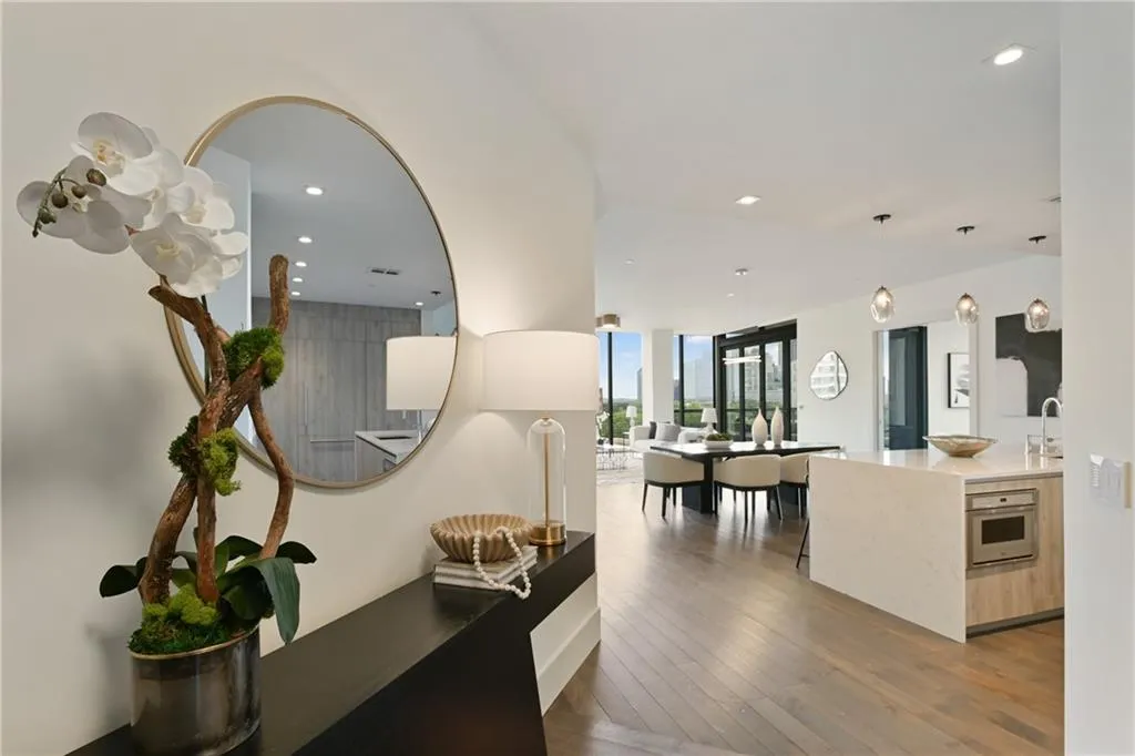 3107 Peachtree Road Ne Unit 1005, Atlanta, Georgia 30305, 2 Bedrooms Bedrooms, ,2 BathroomsBathrooms,Residential,For Sale,3107 Peachtree Road Ne Unit 1005,7580294