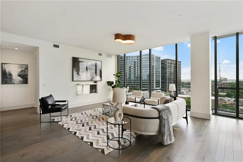3107 Peachtree Road Ne Unit 1005, Atlanta, Georgia 30305, 2 Bedrooms Bedrooms, ,2 BathroomsBathrooms,Residential,For Sale,3107 Peachtree Road Ne Unit 1005,7580294