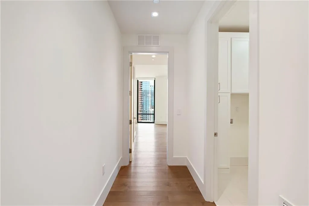 3107 Peachtree Road Ne Unit 1005, Atlanta, Georgia 30305, 2 Bedrooms Bedrooms, ,2 BathroomsBathrooms,Residential,For Sale,3107 Peachtree Road Ne Unit 1005,7580294