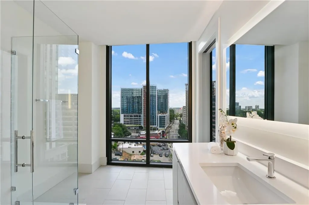 3107 Peachtree Road Ne Unit 1005, Atlanta, Georgia 30305, 2 Bedrooms Bedrooms, ,2 BathroomsBathrooms,Residential,For Sale,3107 Peachtree Road Ne Unit 1005,7580294