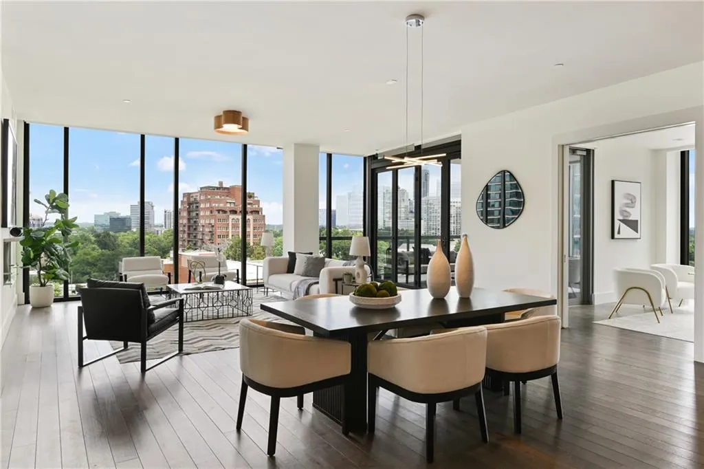 3107 Peachtree Road Ne Unit 1005, Atlanta, Georgia 30305, 2 Bedrooms Bedrooms, ,2 BathroomsBathrooms,Residential,For Sale,3107 Peachtree Road Ne Unit 1005,7580294