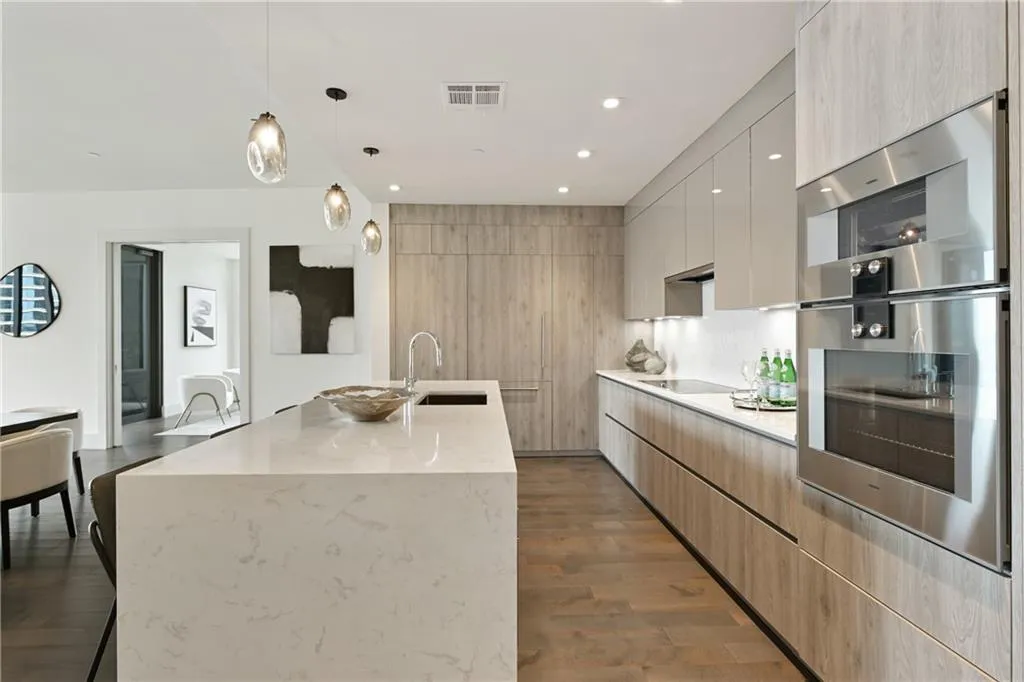 3107 Peachtree Road Ne Unit 1005, Atlanta, Georgia 30305, 2 Bedrooms Bedrooms, ,2 BathroomsBathrooms,Residential,For Sale,3107 Peachtree Road Ne Unit 1005,7580294