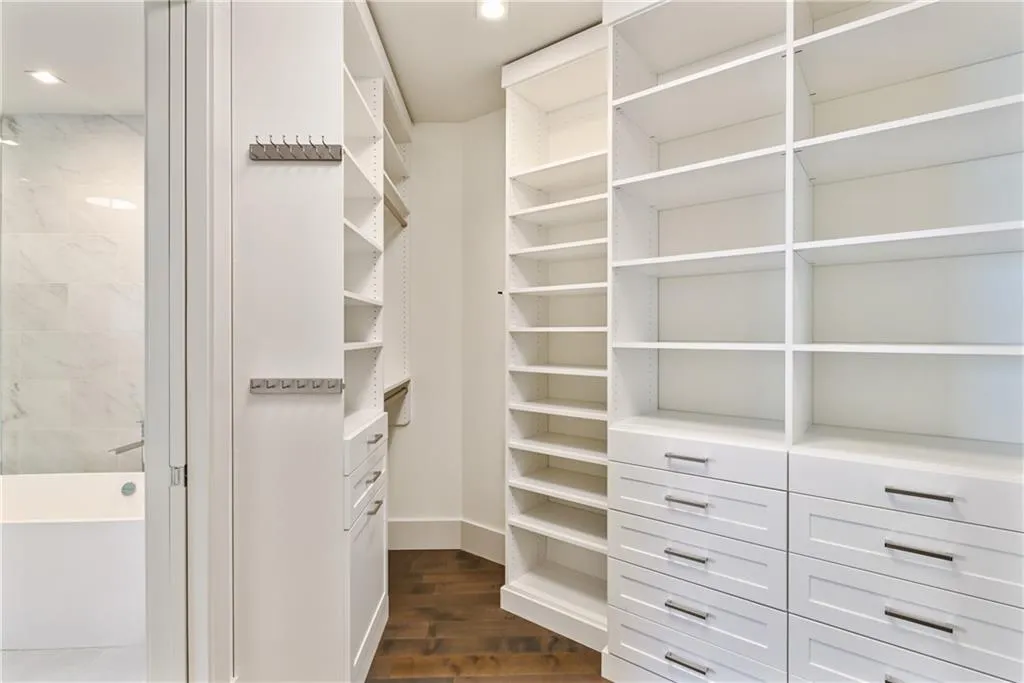 3107 Peachtree Road Ne Unit 1005, Atlanta, Georgia 30305, 2 Bedrooms Bedrooms, ,2 BathroomsBathrooms,Residential,For Sale,3107 Peachtree Road Ne Unit 1005,7580294