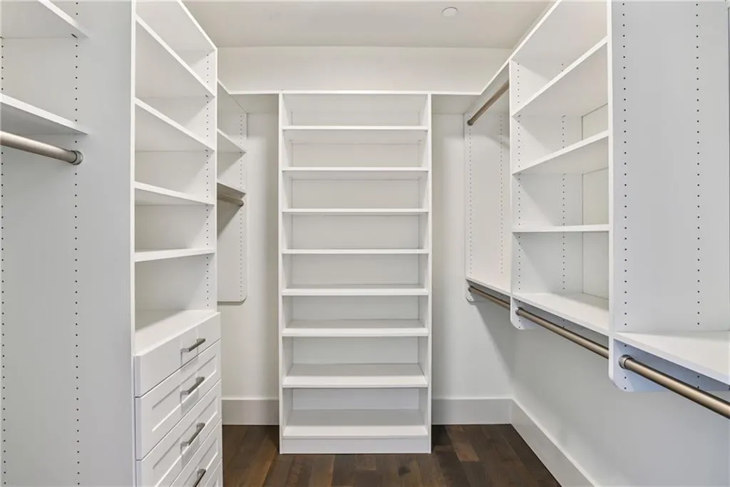 3107 Peachtree Road Ne Unit 1005, Atlanta, Georgia 30305, 2 Bedrooms Bedrooms, ,2 BathroomsBathrooms,Residential,For Sale,3107 Peachtree Road Ne Unit 1005,7580294