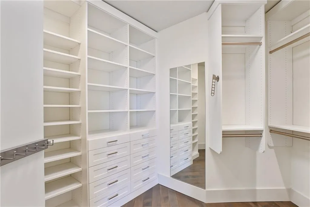3107 Peachtree Road Ne Unit 1005, Atlanta, Georgia 30305, 2 Bedrooms Bedrooms, ,2 BathroomsBathrooms,Residential,For Sale,3107 Peachtree Road Ne Unit 1005,7580294