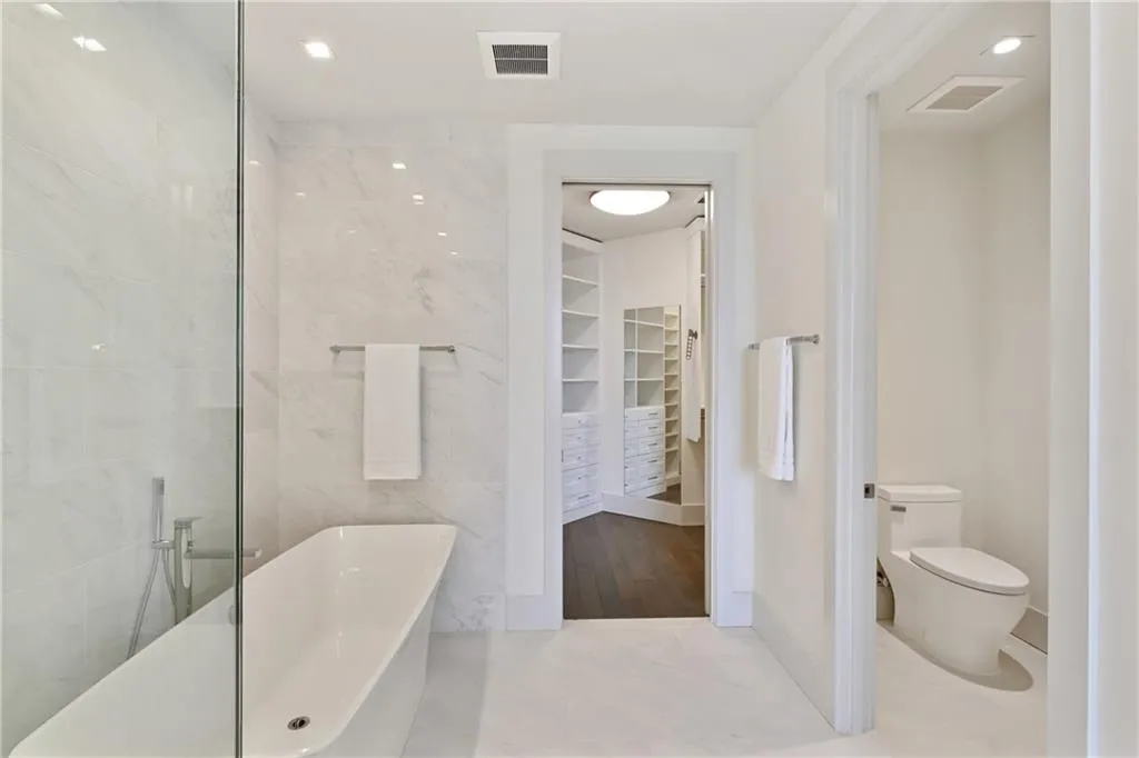 3107 Peachtree Road Ne Unit 1005, Atlanta, Georgia 30305, 2 Bedrooms Bedrooms, ,2 BathroomsBathrooms,Residential,For Sale,3107 Peachtree Road Ne Unit 1005,7580294