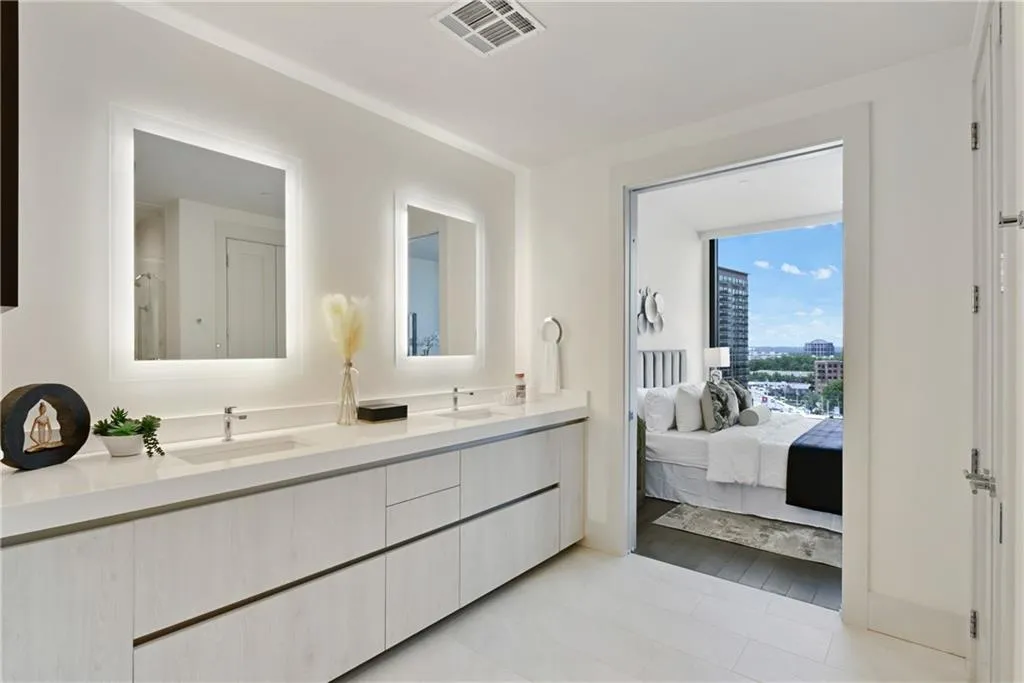 3107 Peachtree Road Ne Unit 1005, Atlanta, Georgia 30305, 2 Bedrooms Bedrooms, ,2 BathroomsBathrooms,Residential,For Sale,3107 Peachtree Road Ne Unit 1005,7580294