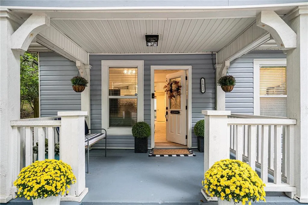 1812 Defoor Avenue Nw, Atlanta, Georgia 30318, 3 Bedrooms Bedrooms, ,2 BathroomsBathrooms,Residential,For Sale,1812 Defoor Avenue Nw,7625676