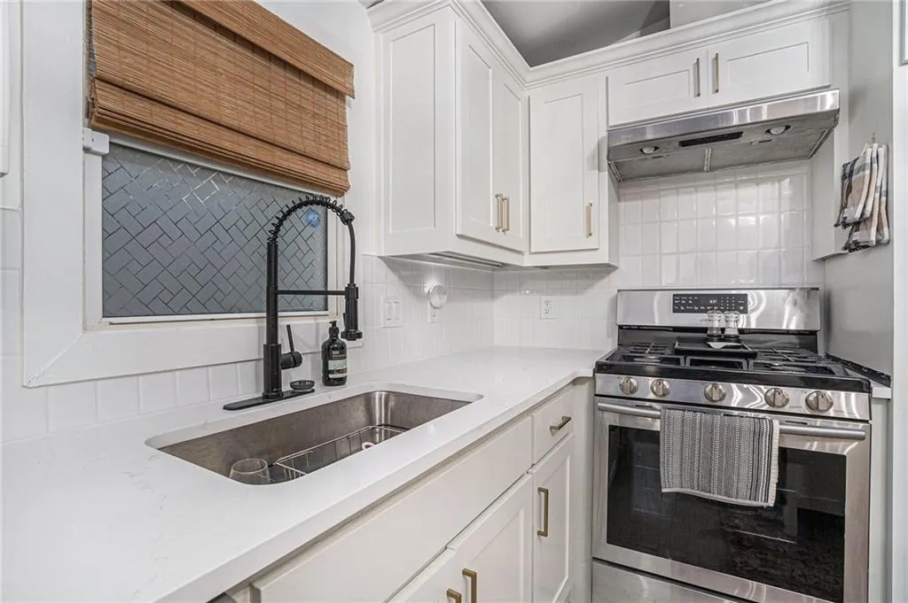 1812 Defoor Avenue Nw, Atlanta, Georgia 30318, 3 Bedrooms Bedrooms, ,2 BathroomsBathrooms,Residential,For Sale,1812 Defoor Avenue Nw,7625676