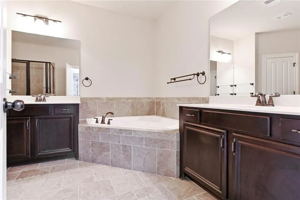 7510 Glisten Avenue Unit 316, Atlanta, Georgia 30328, 3 Bedrooms Bedrooms, ,2 BathroomsBathrooms,Residential,Sold,7510 Glisten Avenue Unit 316,6762687