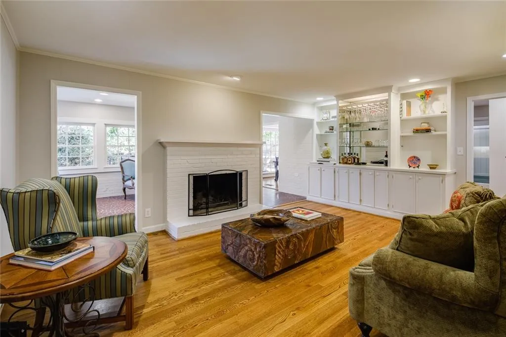 6025 Riverwood Drive, Sandy Springs, Georgia 30328, 5 Bedrooms Bedrooms, ,3 BathroomsBathrooms,Residential,Sold,6025 Riverwood Drive,6676414