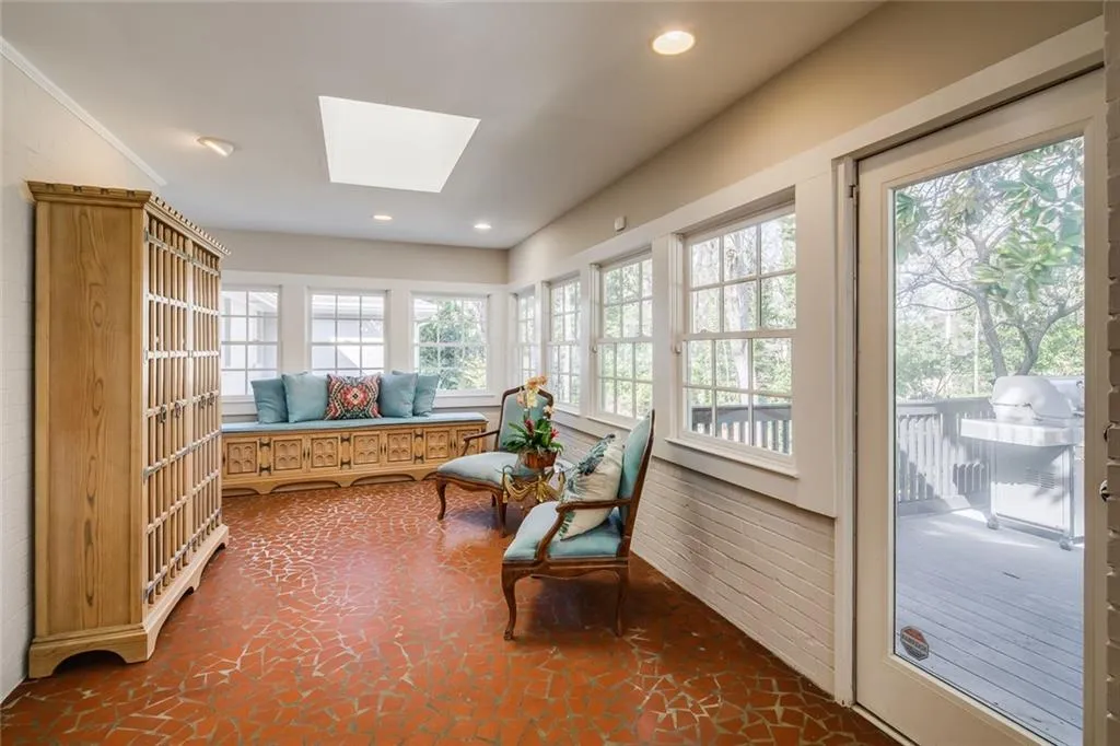 6025 Riverwood Drive, Sandy Springs, Georgia 30328, 5 Bedrooms Bedrooms, ,3 BathroomsBathrooms,Residential,Sold,6025 Riverwood Drive,6676414