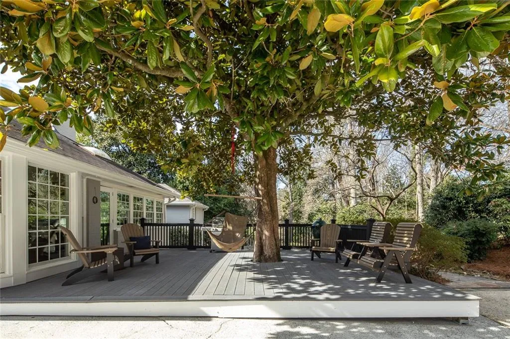 6025 Riverwood Drive, Sandy Springs, Georgia 30328, 5 Bedrooms Bedrooms, ,3 BathroomsBathrooms,Residential,Sold,6025 Riverwood Drive,6676414