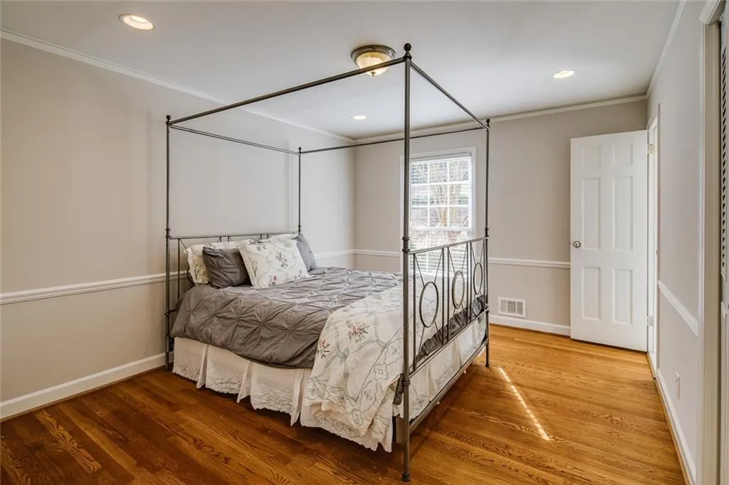 6025 Riverwood Drive, Sandy Springs, Georgia 30328, 5 Bedrooms Bedrooms, ,3 BathroomsBathrooms,Residential,Sold,6025 Riverwood Drive,6676414