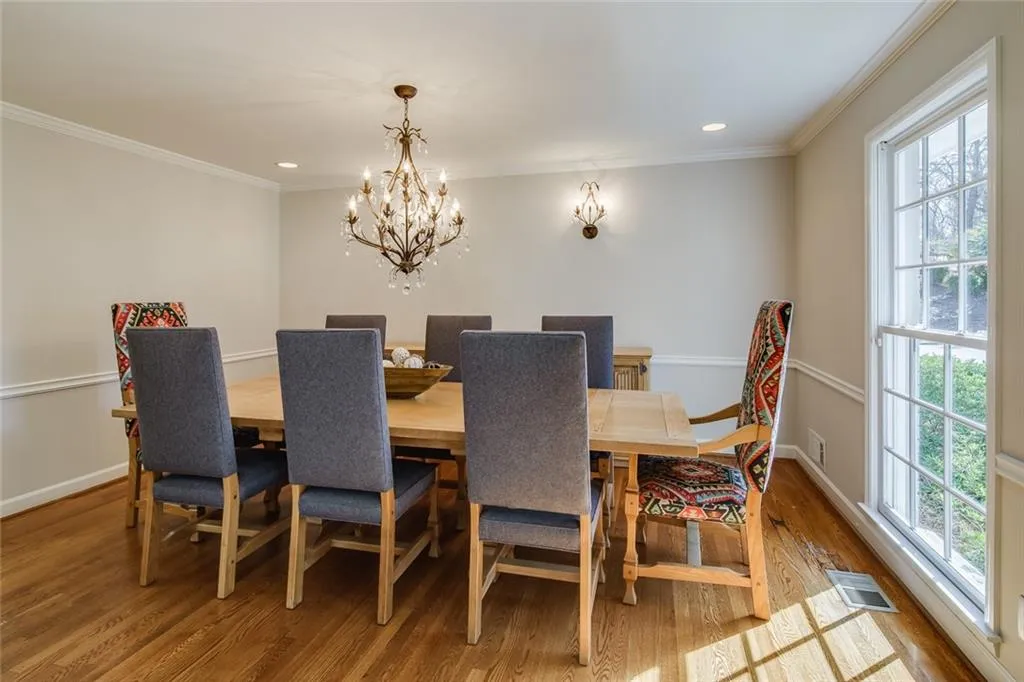 6025 Riverwood Drive, Sandy Springs, Georgia 30328, 5 Bedrooms Bedrooms, ,3 BathroomsBathrooms,Residential,Sold,6025 Riverwood Drive,6676414