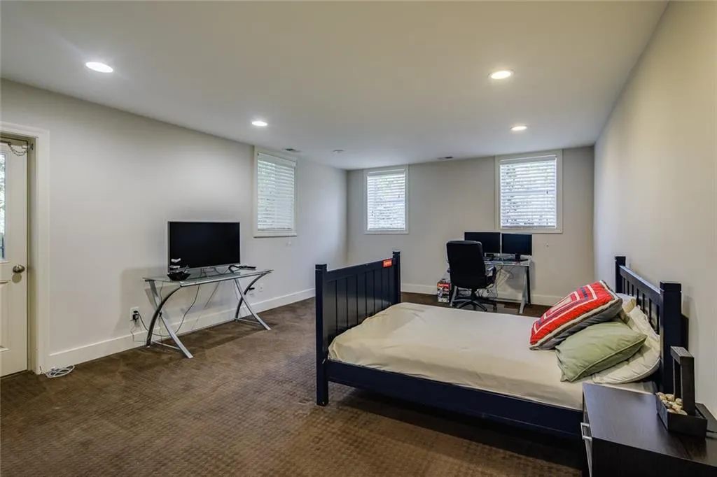 6025 Riverwood Drive, Sandy Springs, Georgia 30328, 5 Bedrooms Bedrooms, ,3 BathroomsBathrooms,Residential,Sold,6025 Riverwood Drive,6676414