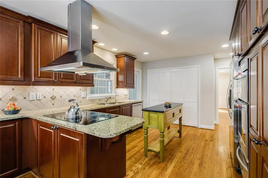 6025 Riverwood Drive, Sandy Springs, Georgia 30328, 5 Bedrooms Bedrooms, ,3 BathroomsBathrooms,Residential,Sold,6025 Riverwood Drive,6676414