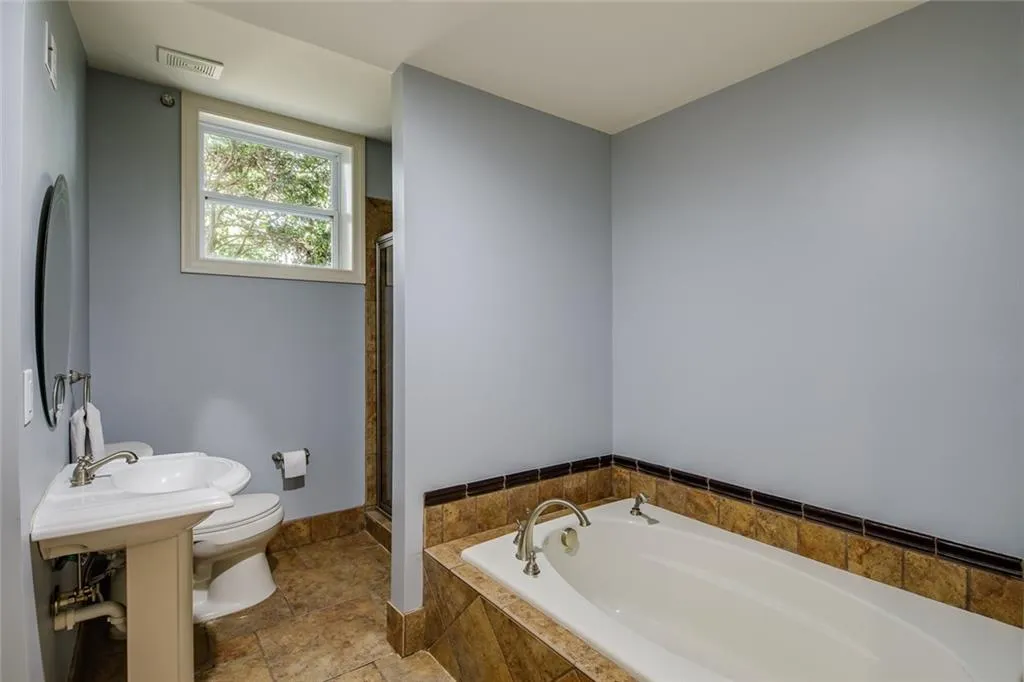 6025 Riverwood Drive, Sandy Springs, Georgia 30328, 5 Bedrooms Bedrooms, ,3 BathroomsBathrooms,Residential,Sold,6025 Riverwood Drive,6676414