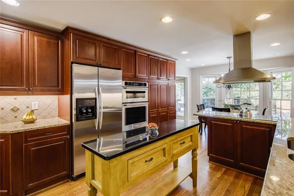 6025 Riverwood Drive, Sandy Springs, Georgia 30328, 5 Bedrooms Bedrooms, ,3 BathroomsBathrooms,Residential,Sold,6025 Riverwood Drive,6676414