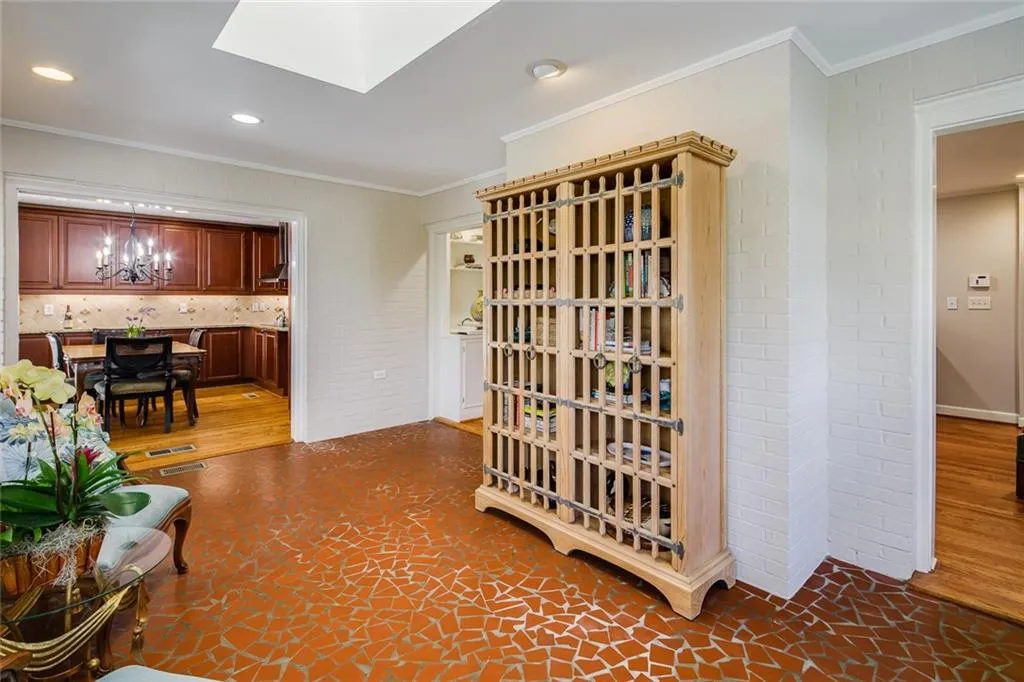 6025 Riverwood Drive, Sandy Springs, Georgia 30328, 5 Bedrooms Bedrooms, ,3 BathroomsBathrooms,Residential,Sold,6025 Riverwood Drive,6676414