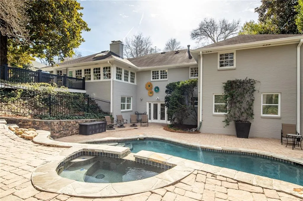 6025 Riverwood Drive, Sandy Springs, Georgia 30328, 5 Bedrooms Bedrooms, ,3 BathroomsBathrooms,Residential,Sold,6025 Riverwood Drive,6676414