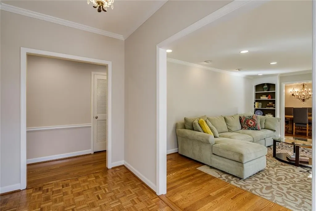 6025 Riverwood Drive, Sandy Springs, Georgia 30328, 5 Bedrooms Bedrooms, ,3 BathroomsBathrooms,Residential,Sold,6025 Riverwood Drive,6676414