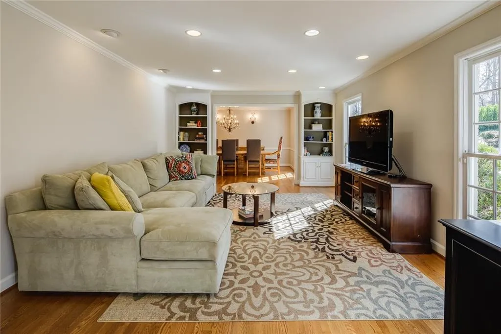 6025 Riverwood Drive, Sandy Springs, Georgia 30328, 5 Bedrooms Bedrooms, ,3 BathroomsBathrooms,Residential,Sold,6025 Riverwood Drive,6676414