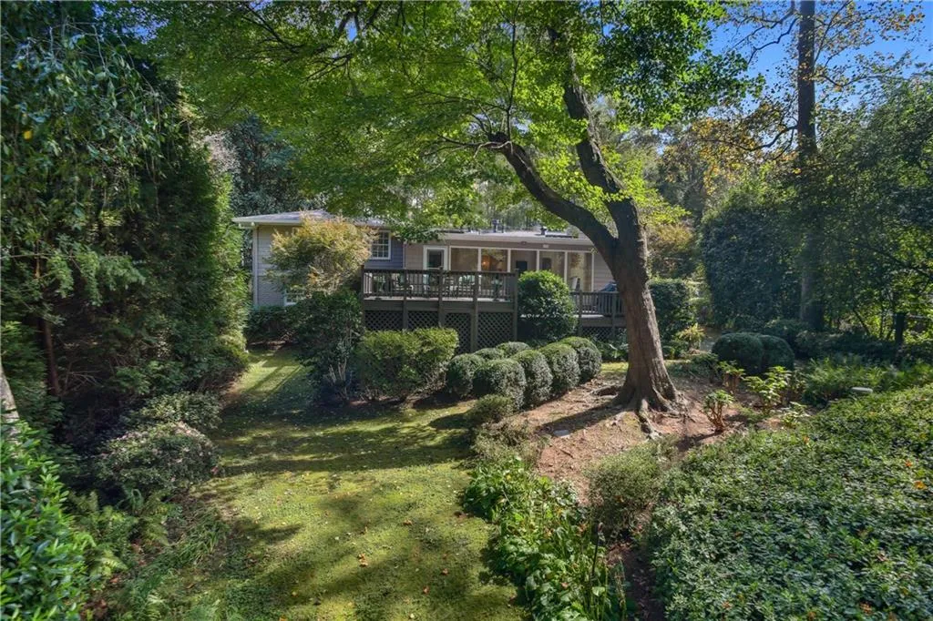 690 Starlight Drive, Atlanta, Georgia 30342, 4 Bedrooms Bedrooms, ,3 BathroomsBathrooms,Residential,Sold,690 Starlight Drive,7130516