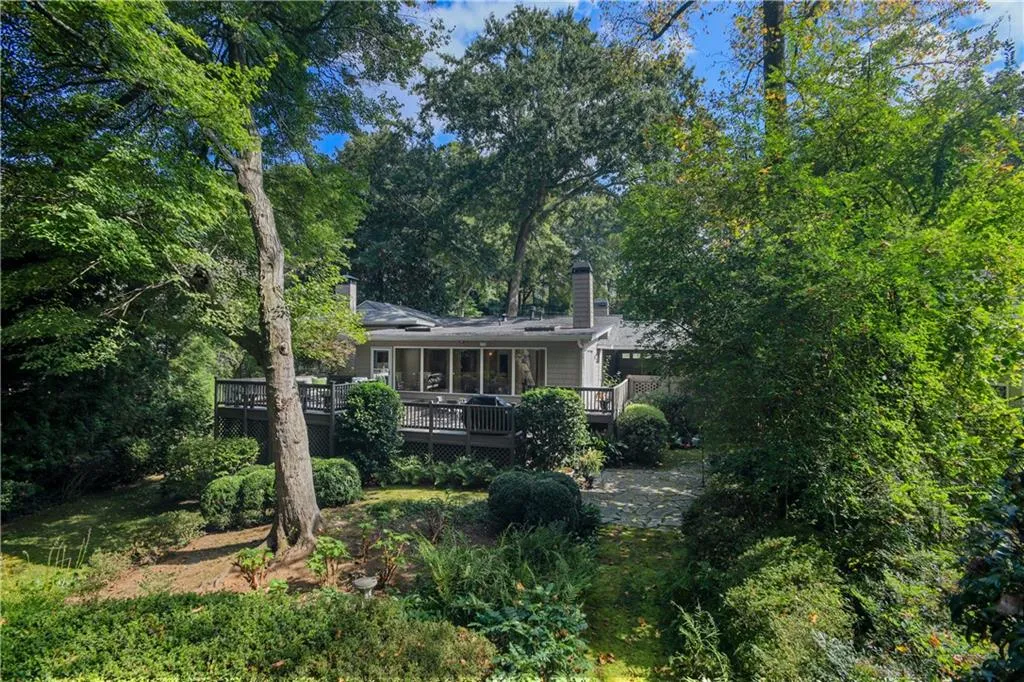 690 Starlight Drive, Atlanta, Georgia 30342, 4 Bedrooms Bedrooms, ,3 BathroomsBathrooms,Residential,Sold,690 Starlight Drive,7130516