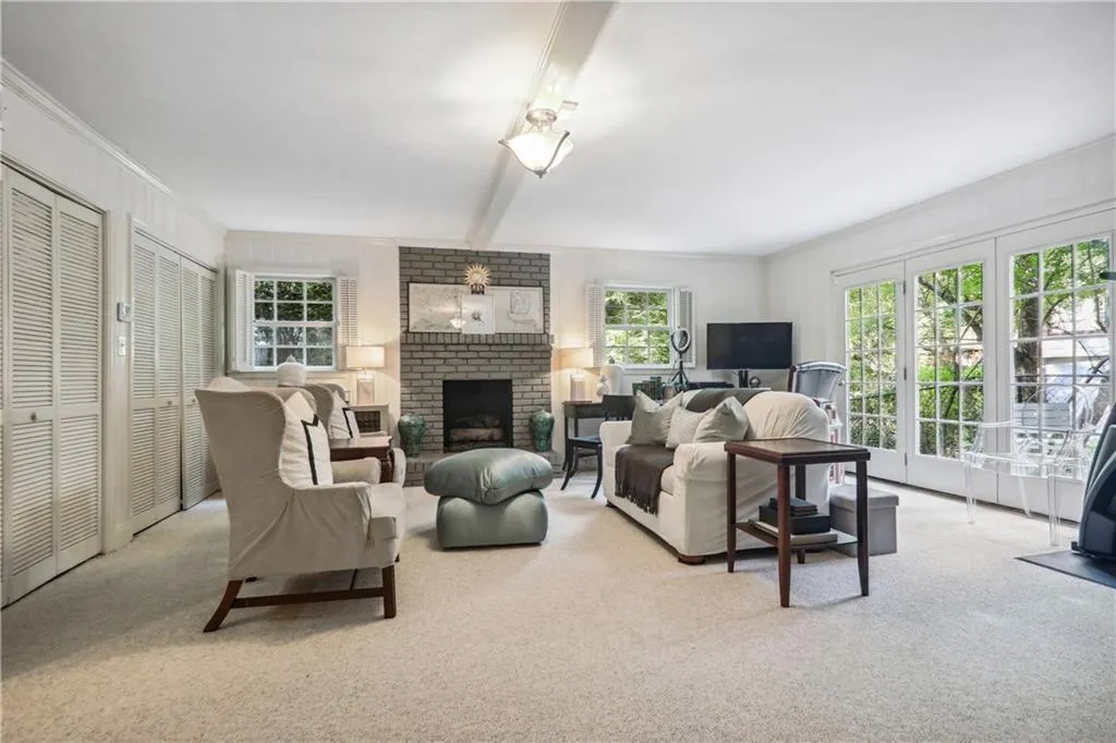 690 Starlight Drive, Atlanta, Georgia 30342, 4 Bedrooms Bedrooms, ,3 BathroomsBathrooms,Residential,Sold,690 Starlight Drive,7130516
