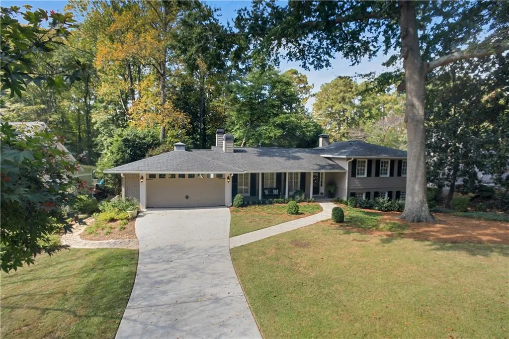 690 Starlight Drive, Atlanta, Georgia 30342, 4 Bedrooms Bedrooms, ,3 BathroomsBathrooms,Residential,Sold,690 Starlight Drive,7130516