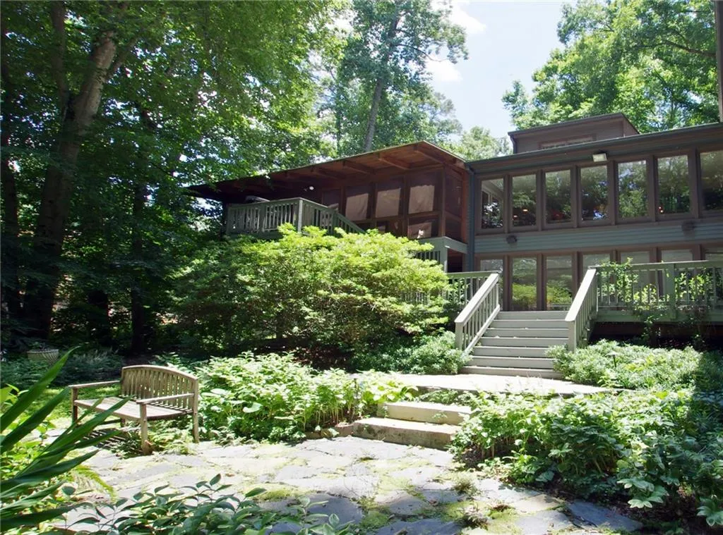 1890 Spalding Drive, Sandy Springs, Georgia 30350, 5 Bedrooms Bedrooms, ,3 BathroomsBathrooms,Residential,Sold,1890 Spalding Drive,6036658