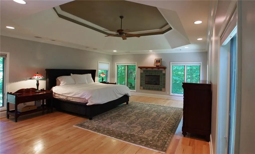 1890 Spalding Drive, Sandy Springs, Georgia 30350, 5 Bedrooms Bedrooms, ,3 BathroomsBathrooms,Residential,Sold,1890 Spalding Drive,6036658
