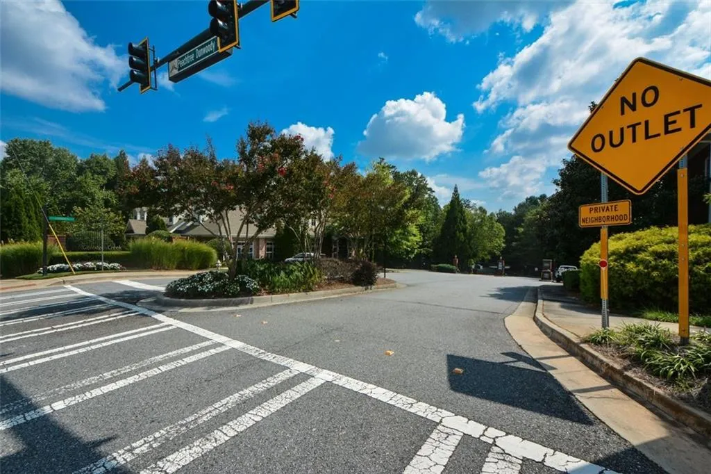 5517 Glenridge Park, Atlanta, Georgia 30342, 3 Bedrooms Bedrooms, ,2 BathroomsBathrooms,Residential,Sold,5517 Glenridge Park,7267926