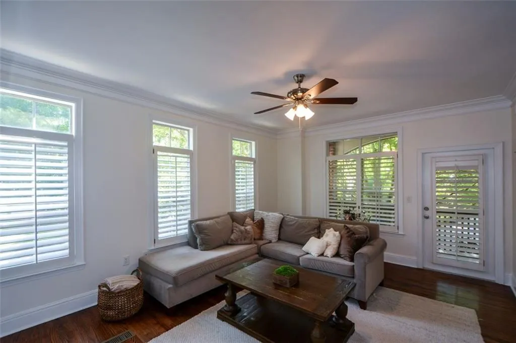 5517 Glenridge Park, Atlanta, Georgia 30342, 3 Bedrooms Bedrooms, ,2 BathroomsBathrooms,Residential,Sold,5517 Glenridge Park,7267926