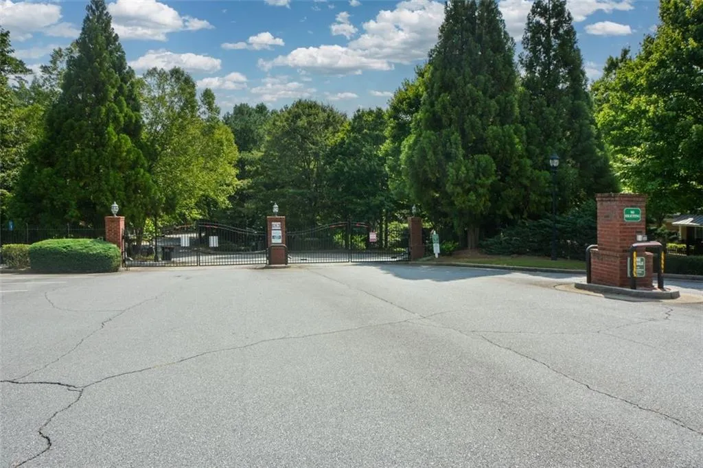 5517 Glenridge Park, Atlanta, Georgia 30342, 3 Bedrooms Bedrooms, ,2 BathroomsBathrooms,Residential,Sold,5517 Glenridge Park,7267926