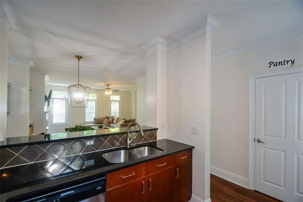 5517 Glenridge Park, Atlanta, Georgia 30342, 3 Bedrooms Bedrooms, ,2 BathroomsBathrooms,Residential,Sold,5517 Glenridge Park,7267926