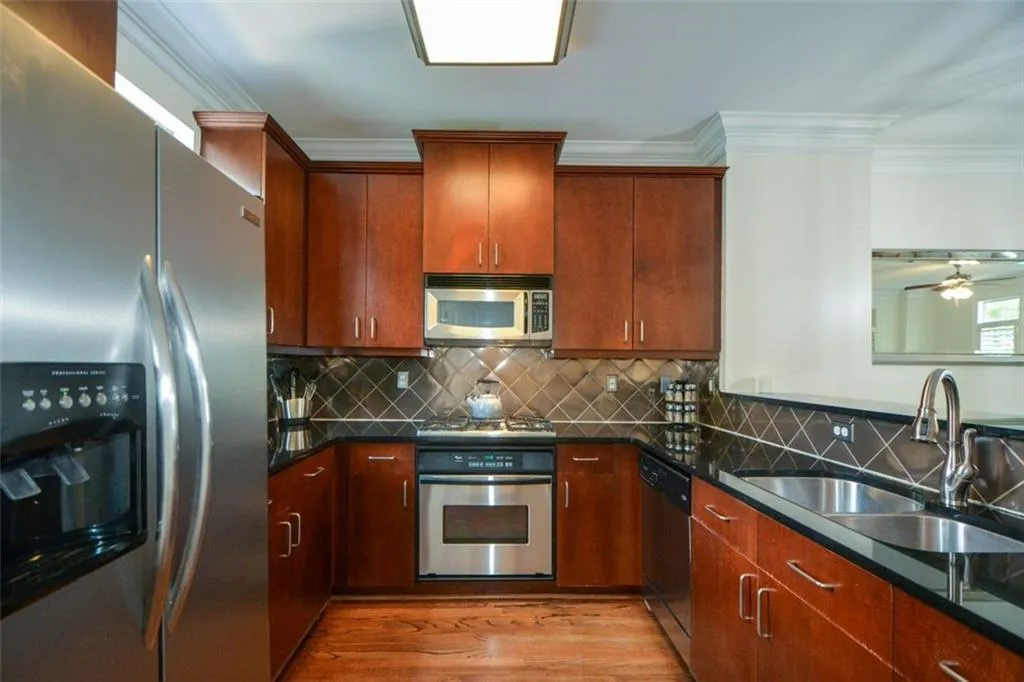 5517 Glenridge Park, Atlanta, Georgia 30342, 3 Bedrooms Bedrooms, ,2 BathroomsBathrooms,Residential,Sold,5517 Glenridge Park,7267926