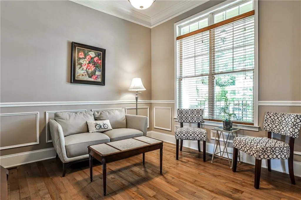 10+ft ceilings throughout
