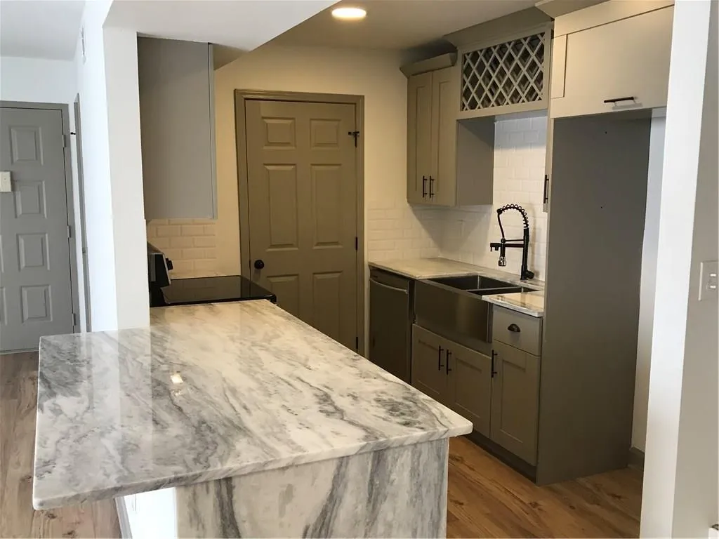 1402 Wingate Way, Sandy Springs, Georgia 30350, 1 Bedroom Bedrooms, ,1 BathroomBathrooms,Residential,Sold,1402 Wingate Way,5943013