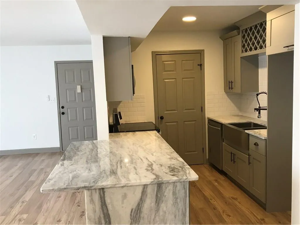 1402 Wingate Way, Sandy Springs, Georgia 30350, 1 Bedroom Bedrooms, ,1 BathroomBathrooms,Residential,Sold,1402 Wingate Way,5943013