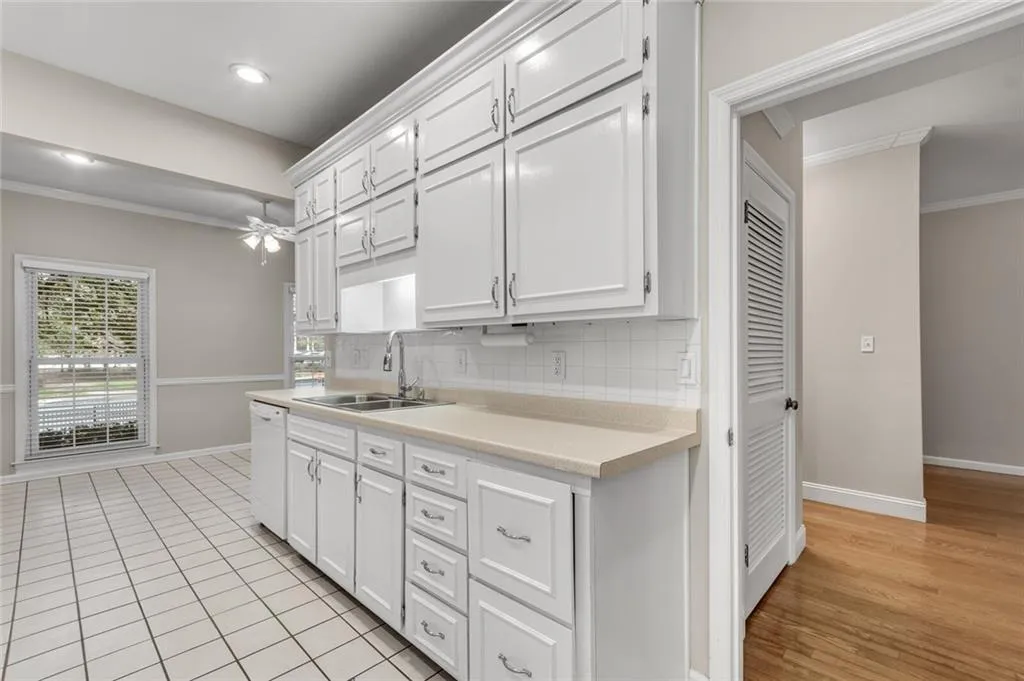 5203 Glenridge Drive, Atlanta, Georgia 30342, 3 Bedrooms Bedrooms, ,2 BathroomsBathrooms,Residential,Sold,5203 Glenridge Drive,6814655