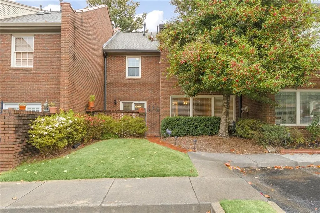 5203 Glenridge Drive, Atlanta, Georgia 30342, 3 Bedrooms Bedrooms, ,2 BathroomsBathrooms,Residential,Sold,5203 Glenridge Drive,6814655