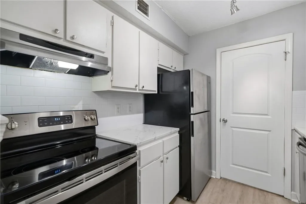 1015 Wingate Way, Atlanta, Georgia 30350, 2 Bedrooms Bedrooms, ,2 BathroomsBathrooms,Residential,For Sale,1015 Wingate Way,7677258