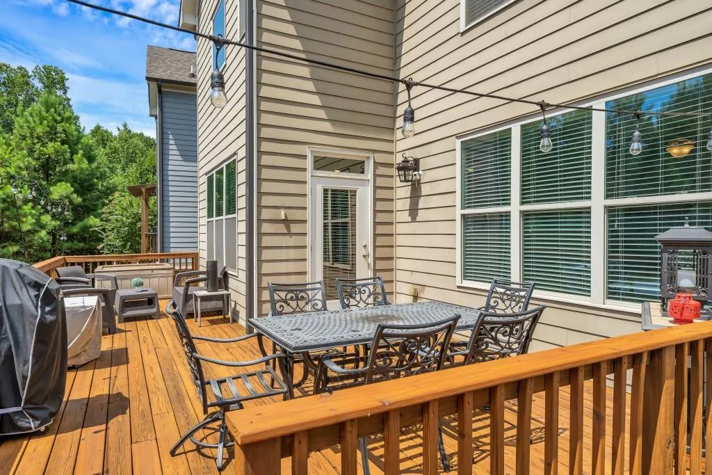 7625 Highland Bluff, Atlanta, Georgia 30328, 4 Bedrooms Bedrooms, ,3 BathroomsBathrooms,Residential,Sold,7625 Highland Bluff,6602194