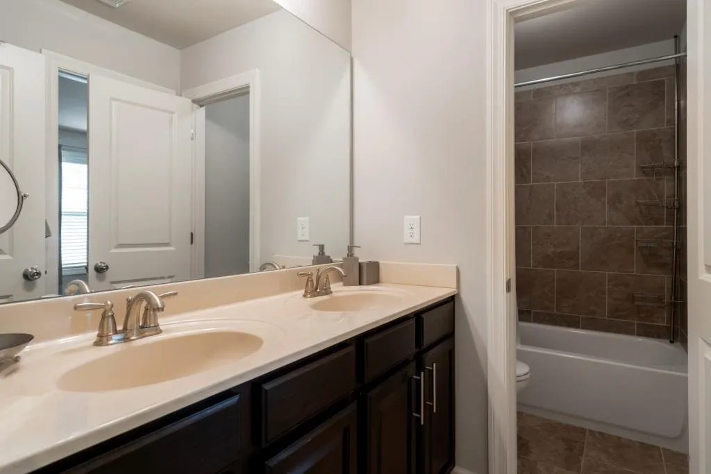 7625 Highland Bluff, Atlanta, Georgia 30328, 4 Bedrooms Bedrooms, ,3 BathroomsBathrooms,Residential,Sold,7625 Highland Bluff,6602194